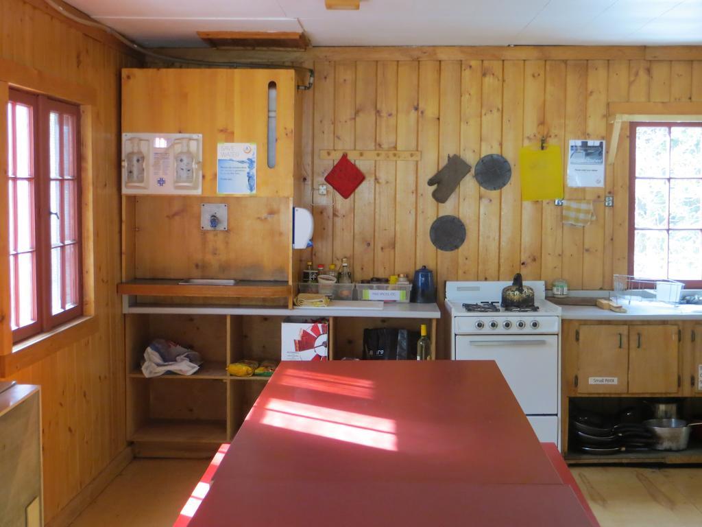 HI Rampart Creek - Hostel Saskatchewan River Crossing Buitenkant foto